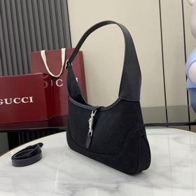 Новая коллекция Gucci, поставляемая в