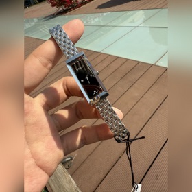 Новейшая модель часов Gucci из серии G