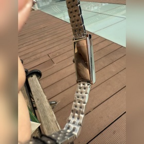 Новейшая модель часов Gucci из серии G