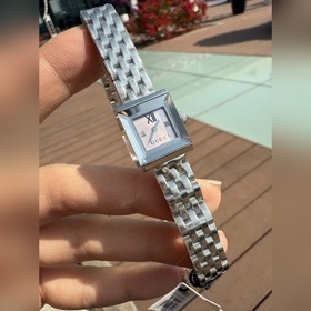 Новейшая модель часов Gucci из серии G
