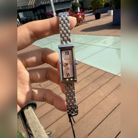 Новейшая модель часов Gucci из серии G