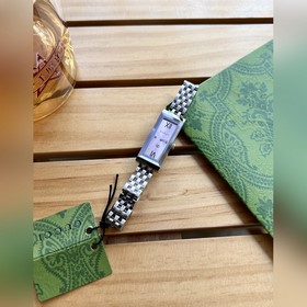 Новейшая модель часов Gucci из серии G