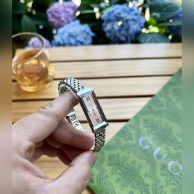 Новейшая модель часов Gucci из серии G
