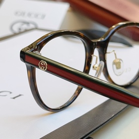 [GUCCI] Новая модель оправы для очков