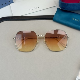 Новинка на официальном сайте GUCCI： со