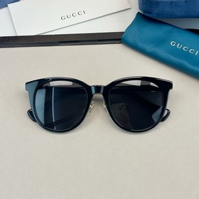 GUCCI GG1073SK Размер： 54 (21–145) М