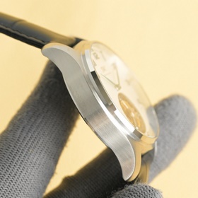 В компании IWC представлен новый модел