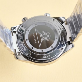 Часы Jaeger-LeCoultre из коллекции Nor