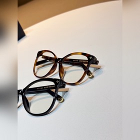 Lv Оуян Нана без макияжа в очках с шир
