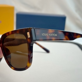LOUIS VUITTON Z1597E Размер： 50-20-14