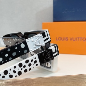 LOUIS VUITTON * Z1940E — звезда подиу