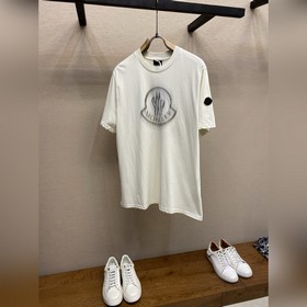 Футболка Moncler с принтом виде размыт