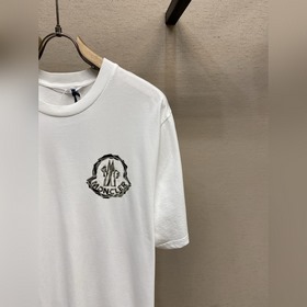 Футболка Moncler с логотипом, нанесенн