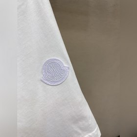 Футболка Moncler с логотипом, нанесенн