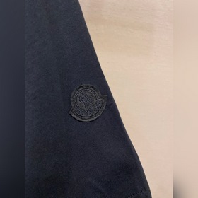 Футболка Moncler с логотипом, нанесенн