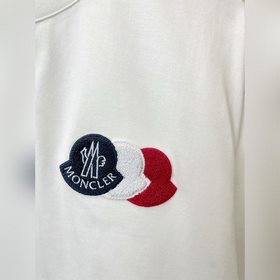 Moncler： новая коллекция мужских повсе