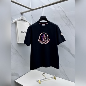 Moncler： новая модель весна-лето 2026 