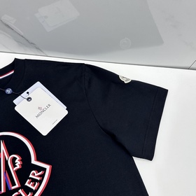 Moncler： новая модель весна-лето 2026 