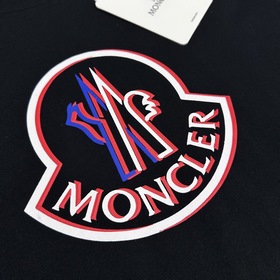 Moncler： новая модель весна-лето 2026 