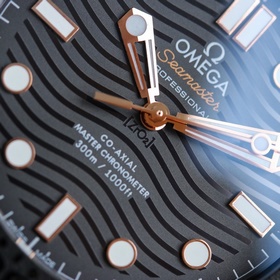 (Три в одном) [Черный Seamaster, яр