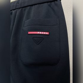 Prada： новая модель джинсов стиле кэжу
