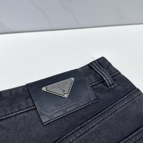 Мужская коллекция Prada представляет с