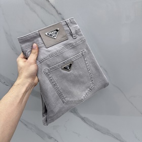 Prada： элитная одежда на заказ, новейш