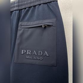 Prada： новая модель джинсов стиле кэжу