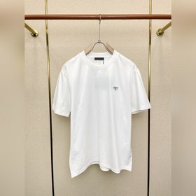 Prada： новая модель мужской повседневн