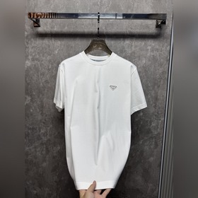 Новая коллекция Prada лето 2026： униве