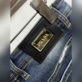 Эксклюзивная новинка от PRADA： модные 