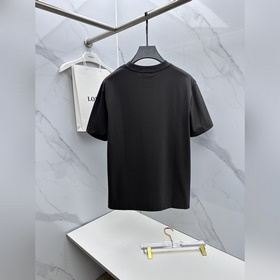Prada： новая модель весна-лето 2026 го