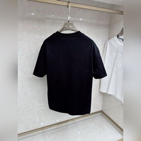 Prada： новая коллекция весна-лето 2026