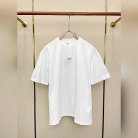 Prada： новая модель мужской повседневн