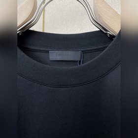 Prada： новая модель мужской повседневн