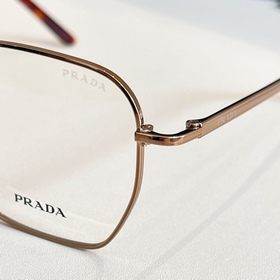 PRADA  МОДЕЛЬ： PR C51VD  РАЗМЕР： 54,