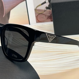 PRADA ： VPR08Z-F 54-18-140 — солнцеза