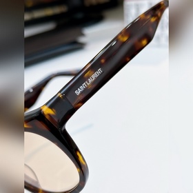 Логотип SAINT LAURENT с цельным кри