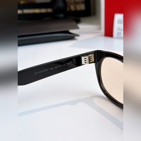 Логотип SAINT LAURENT из цельного х