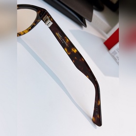 Логотип SAINT LAURENT из цельного х