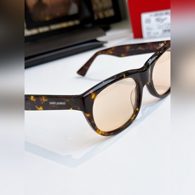 Логотип SAINT LAURENT из цельного х