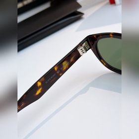 Логотип SAINT LAURENT из цельного х