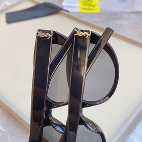 [YSL Yves Saint Laurent] Новая модель