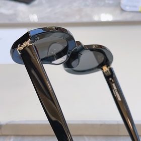 [YSL Yves Saint Laurent] Новая модель 