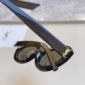 [YSL Yves Saint Laurent] Новая модель 