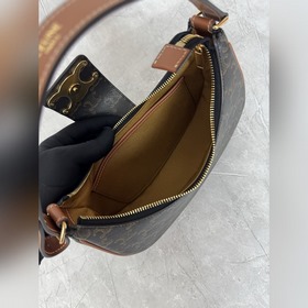 Сумка из натуральной кожи с логотипом