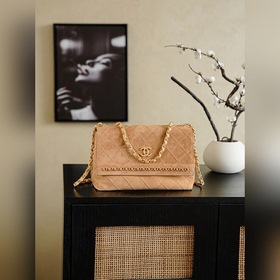 Оригинальная сумка Chanel из серии «W