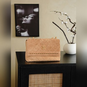 Оригинальная сумка Chanel из серии «W