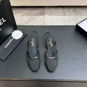 Новая коллекция Chanel： универсальные
