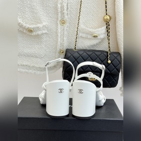 CHANEL — классические сандалии на толс